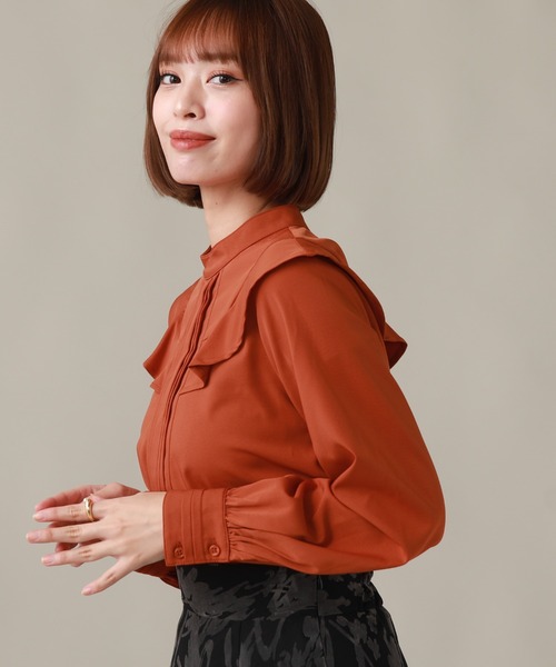 Cheek（チーク）の「ピンタックケープブラウス（シャツ/ブラウス・レディース・オフホワイト/ネイビー/オレンジ・MEDIUM）」の18枚目の写真