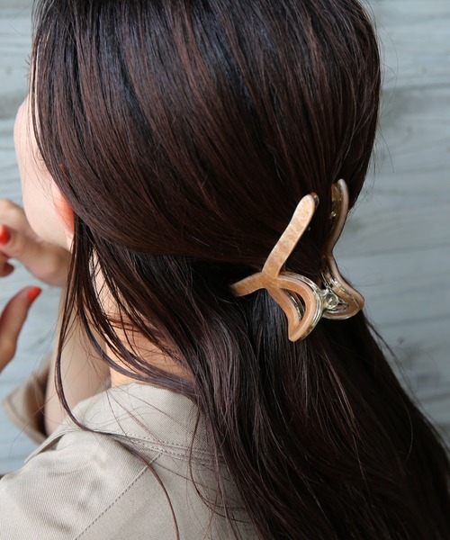 colleca la（コレカラ）の「ラメ入り カラーリボンライン バンスクリップ（バレッタ/ヘアクリップ・レディース・カーキ/ブラウン/アイボリー・FREE）」の7枚目の写真