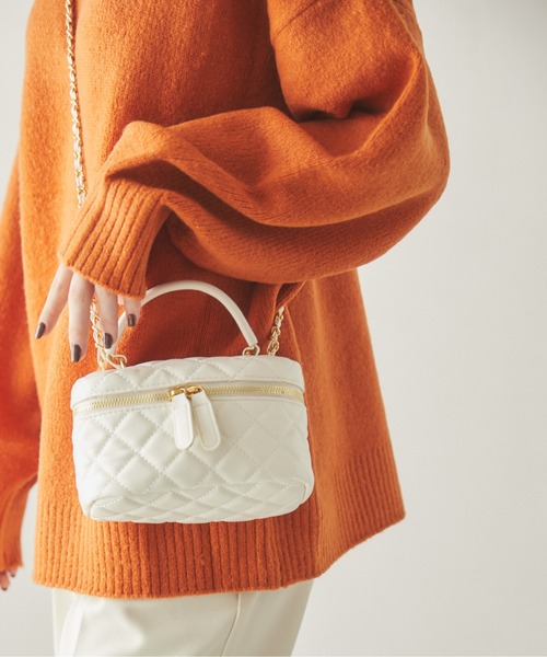 ANGIE（アンジー）の「キルティングミニバニティーバック（ショルダーバッグ・レディース・ブラック/ホワイト・FREE）」の2枚目の写真