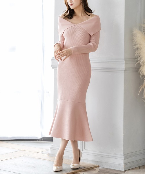Julia Boutique（ジュリアブティック）の「デコルテオープンマーメイドニットワンピース/22567（ワンピース・レディース・オフホワイト/ピンク/グレイッシュベージュ・ONE）」の3枚目の写真