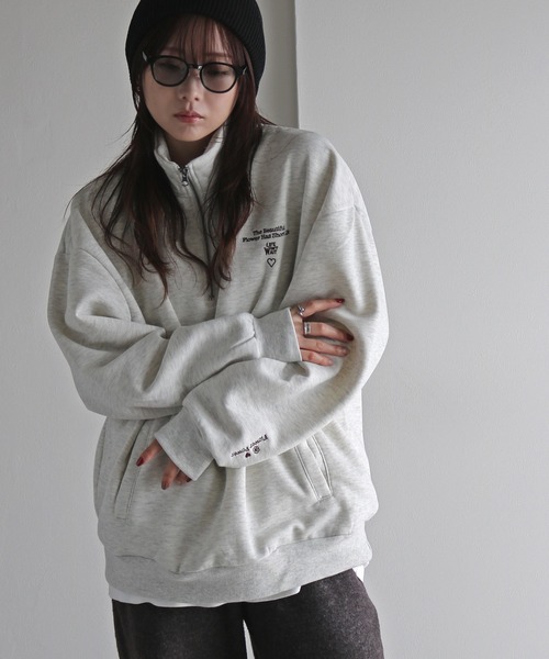 COURO（コウロ）の「ワンポイント刺繍/プリントハーフジップスウェット（スウェット・レディース・ライトグレー/レッド/ネイビー/オートミール/パープル/ブラック/グレー系その他/ブルー/ネイビー系/アイボリー系/ブラック系その他/ブルー系その他/パープル系その他/レッド系その他/ネイビー系1/アイボリー系1/カーキ系/カーキ/アイボリー/チャコール/ライトグレー系/グレー系その他2/ホワイト/チャコールグレー/ライトグレー系1/ブラック系その他2/アイボリー系2/グレー系/ネイビー系2/ブラック系その他3/グレー系その他3/グレー系その他4/ライトグレー系2/グレー系1・M/L）」の16枚目の写真