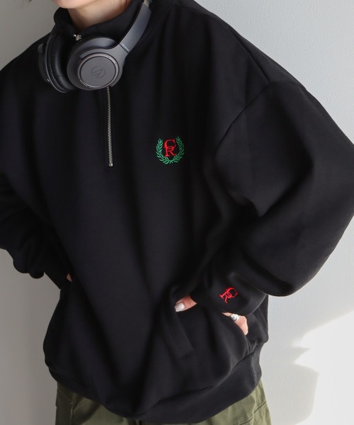 COURO（コウロ）の「ワンポイント刺繍/プリントハーフジップスウェット（スウェット・レディース・ライトグレー/レッド/ネイビー/オートミール/パープル/ブラック/グレー系その他/ブルー/ネイビー系/アイボリー系/ブラック系その他/ブルー系その他/パープル系その他/レッド系その他/ネイビー系1/アイボリー系1/カーキ系/カーキ/アイボリー/チャコール/ライトグレー系/グレー系その他2/ホワイト/チャコールグレー/ライトグレー系1/ブラック系その他2/アイボリー系2/グレー系/ネイビー系2/ブラック系その他3/グレー系その他3/グレー系その他4/ライトグレー系2/グレー系1・M/L）」の5枚目の写真