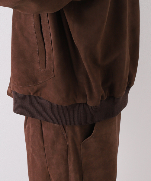 JOURNAL STANDARD(ジャーナルスタンダード)の「【CCU / シーシーユー】BEVERLY VARSITY JACKET (SUEDE)(スタジャン・メンズ・ブラウン・1/2)」の3枚目の写真