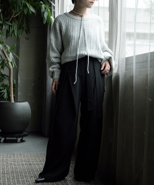 Ezick(エジック)の「2way choker オーバーニット(ニット/セーター・レディース・ライトグレー/ブルー/ブラック×グリーン・FREE)」の11枚目の写真