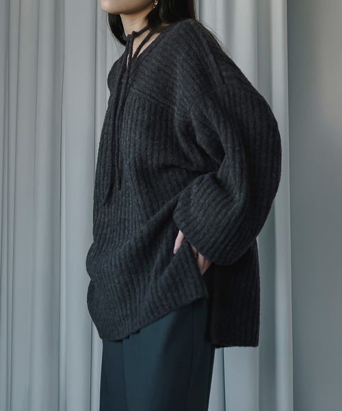 Ezick(エジック)の「2way choker オーバーニット(ニット/セーター・レディース・ライトグレー/ブルー/ブラック×グリーン・FREE)」の17枚目の写真