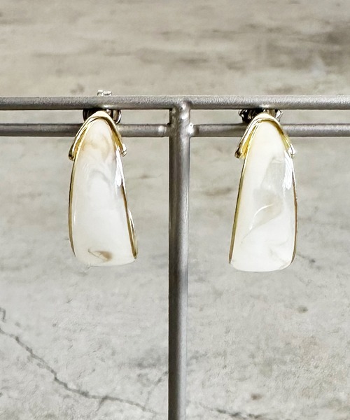 The Rule(ザルール)の「The Rule ザルール : Gloss epoxy 透き通るG型ピアス(ピアス(両耳用)・レディース・ブラウン/ネイビー/ホワイト・FREE)」の6枚目の写真