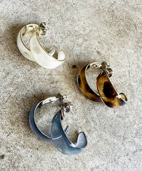 The Rule(ザルール)の「The Rule ザルール : Gloss epoxy 透き通るG型ピアス(ピアス(両耳用)・レディース・ブラウン/ネイビー/ホワイト・FREE)」の5枚目の写真