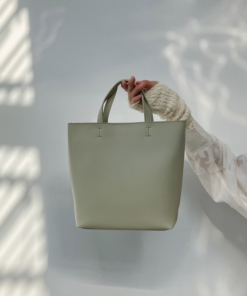 AS KNOW AS plus（アズノゥアズプラス）の「○ポケット付き グランミディバッグ（トートバッグ・レディース・ブラック/シルバー/ライトグリーン/アイボリー/モカ・FREE）」の4枚目の写真