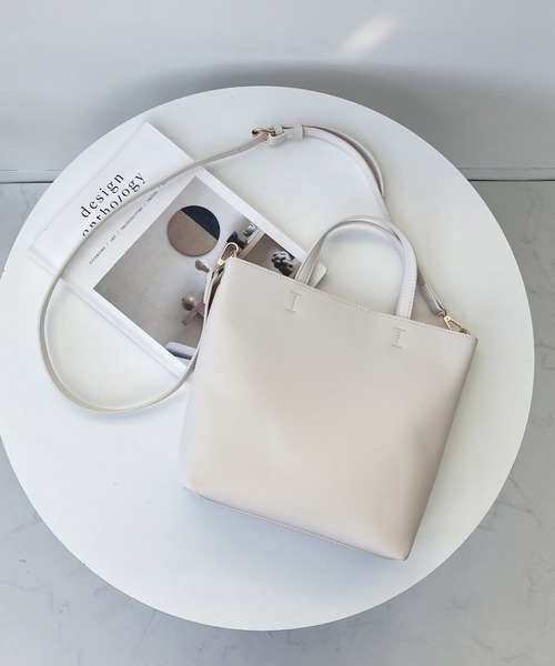 AS KNOW AS plus（アズノゥアズプラス）の「○ポケット付き グランミディバッグ（トートバッグ・レディース・ブラック/シルバー/ライトグリーン/アイボリー/モカ・FREE）」の2枚目の写真