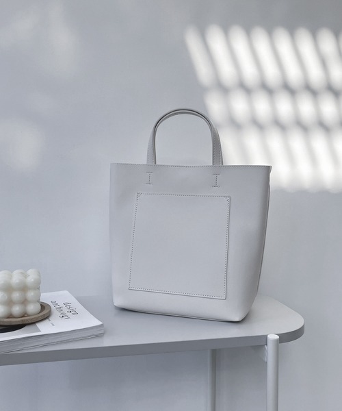 AS KNOW AS plus（アズノゥアズプラス）の「○ポケット付き グランミディバッグ（トートバッグ・レディース・ブラック/シルバー/ライトグリーン/アイボリー/モカ・FREE）」の13枚目の写真