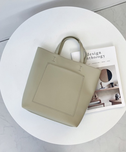 AS KNOW AS plus（アズノゥアズプラス）の「○ポケット付き グランミディバッグ（トートバッグ・レディース・ブラック/シルバー/ライトグリーン/アイボリー/モカ・FREE）」の9枚目の写真