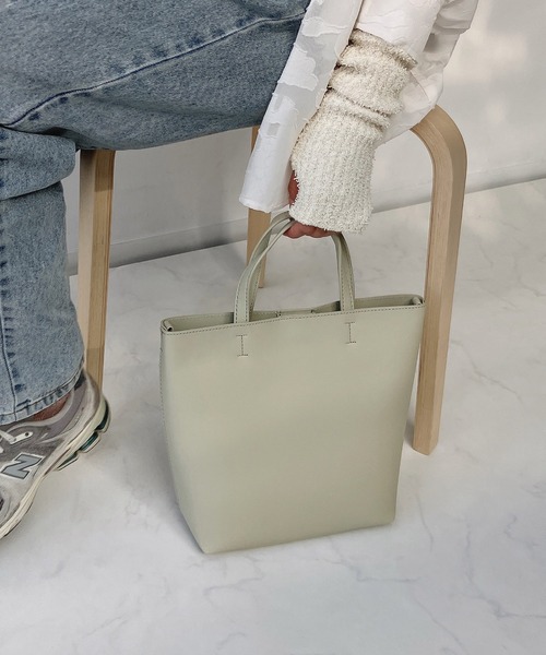 AS KNOW AS plus（アズノゥアズプラス）の「○ポケット付き グランミディバッグ（トートバッグ・レディース・ブラック/シルバー/ライトグリーン/アイボリー/モカ・FREE）」の7枚目の写真