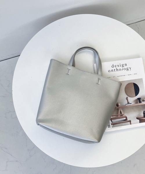 AS KNOW AS plus（アズノゥアズプラス）の「○ポケット付き グランミディバッグ（トートバッグ・レディース・ブラック/シルバー/ライトグリーン/アイボリー/モカ・FREE）」の14枚目の写真