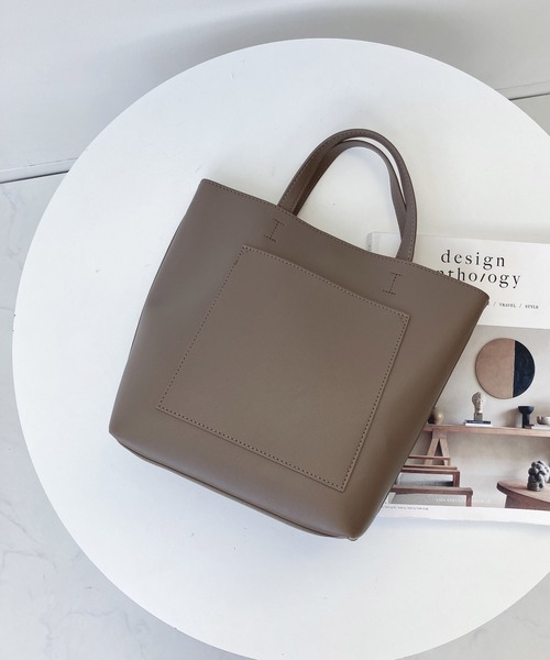 AS KNOW AS plus（アズノゥアズプラス）の「○ポケット付き グランミディバッグ（トートバッグ・レディース・ブラック/シルバー/ライトグリーン/アイボリー/モカ・FREE）」の17枚目の写真