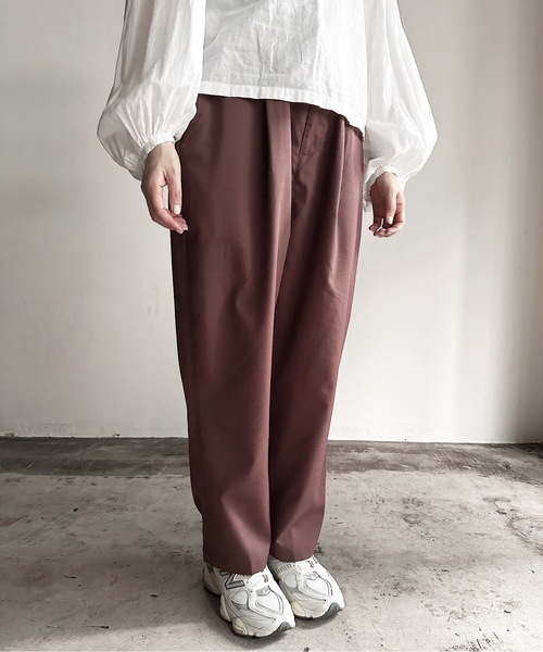 COMMON WARE（コモンウェアー）の「COMMONWARE:TRストレッチ タック ワイド テーパードパンツ（スラックス・レディース・カーキ/ブラック/サックスブルー/ベージュ/モカ/グリーン・L/XL/M）」の3枚目の写真