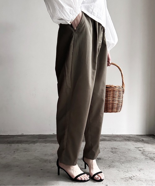 COMMON WARE（コモンウェアー）の「COMMONWARE:TRストレッチ タック ワイド テーパードパンツ（スラックス・レディース・カーキ/ブラック/サックスブルー/ベージュ/モカ/グリーン・L/XL/M）」の14枚目の写真
