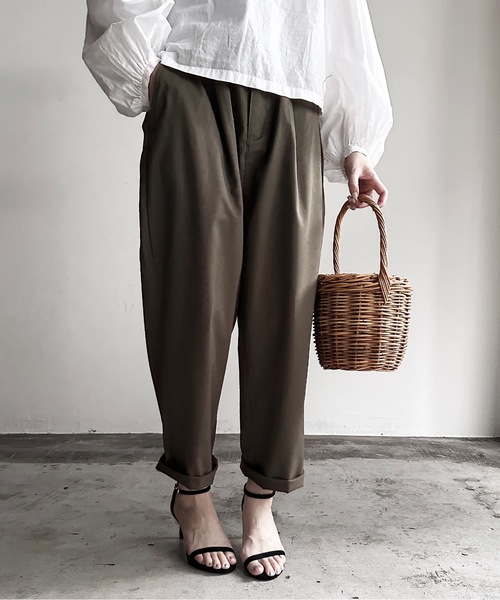COMMON WARE（コモンウェアー）の「COMMONWARE:TRストレッチ タック ワイド テーパードパンツ（スラックス・レディース・カーキ/ブラック/サックスブルー/ベージュ/モカ/グリーン・L/XL/M）」の15枚目の写真
