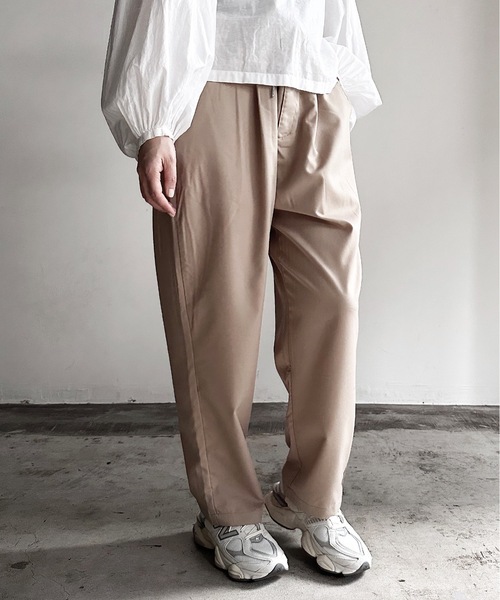 COMMON WARE（コモンウェアー）の「COMMONWARE:TRストレッチ タック ワイド テーパードパンツ（スラックス・レディース・カーキ/ブラック/サックスブルー/ベージュ/モカ/グリーン・L/XL/M）」の12枚目の写真
