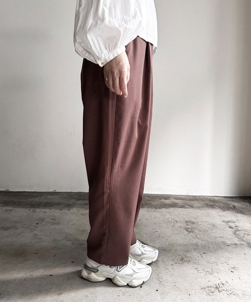 COMMON WARE（コモンウェアー）の「COMMONWARE:TRストレッチ タック ワイド テーパードパンツ（スラックス・レディース・カーキ/ブラック/サックスブルー/ベージュ/モカ/グリーン・L/XL/M）」の10枚目の写真