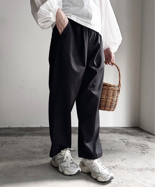 COMMON WARE（コモンウェアー）の「COMMONWARE:TRストレッチ タック ワイド テーパードパンツ（スラックス・レディース・カーキ/ブラック/サックスブルー/ベージュ/モカ/グリーン・L/XL/M）」の8枚目の写真