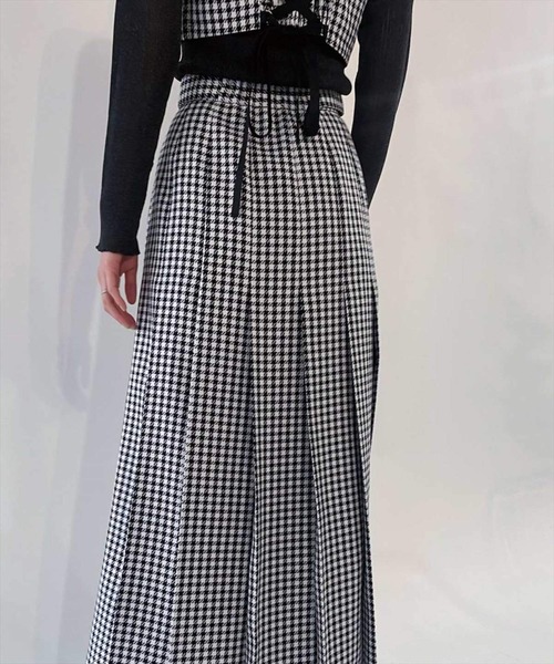 REDYAZEL（レディアゼル）の「ギンガムチェックプリーツロングスカート（スカート・レディース・グリーン/ブラック/ラベンダー・SMALL/MEDIUM）」の18枚目の写真
