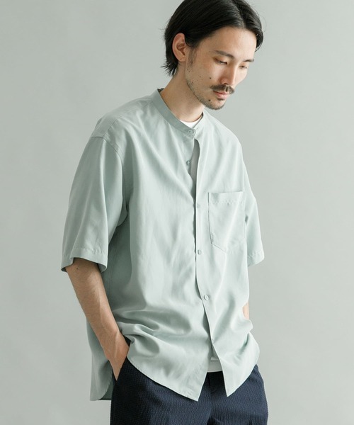 URBAN RESEARCH（アーバンリサーチ）の「『Sサイズあり』パウダーポプリンショートスリーブバンドカラーシャツ（シャツ/ブラウス・メンズ・ブルー/ミント/ブラウン/チャコールグレー・LARGE/MEDIUM/SMALL）」の17枚目の写真