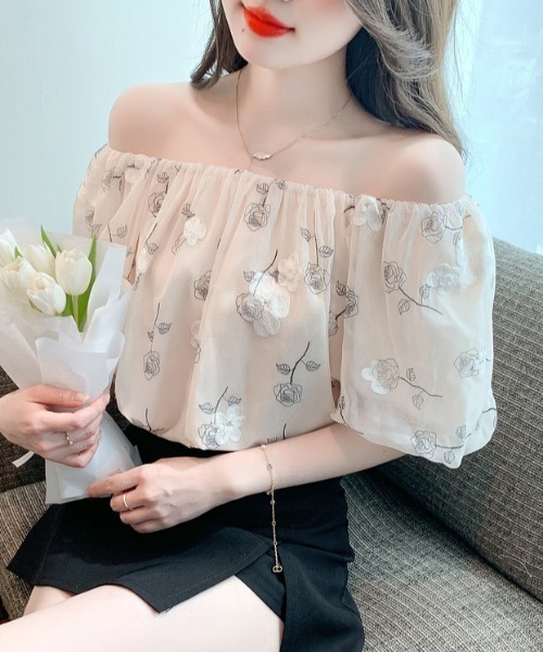 AMAJI(アマジ)の「花柄 半袖 オフショルダー シアーブラウス(シャツ/ブラウス・レディース・アイボリー・SMALL/MEDIUM/LARGE)」の1枚目の写真