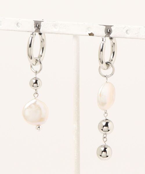 tone（トーン）の「【HO’OKAHI】Big Freshwater Pearl Hoop Pierce（ピアス（両耳用）・レディース・ゴールド/シルバー・FREE）」の2枚目の写真