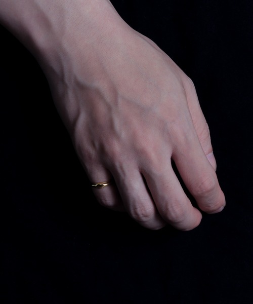 YArKA（ヤーカ）の「【YArKA/ヤーカ】little nuance signet design ring [hanc] / ニュアンスミニシグネットリング（リング・メンズ・シルバー/ゴールド・#5/#7/#9/#13/#17/#19/#11/#15/#21/#3）」の8枚目の写真