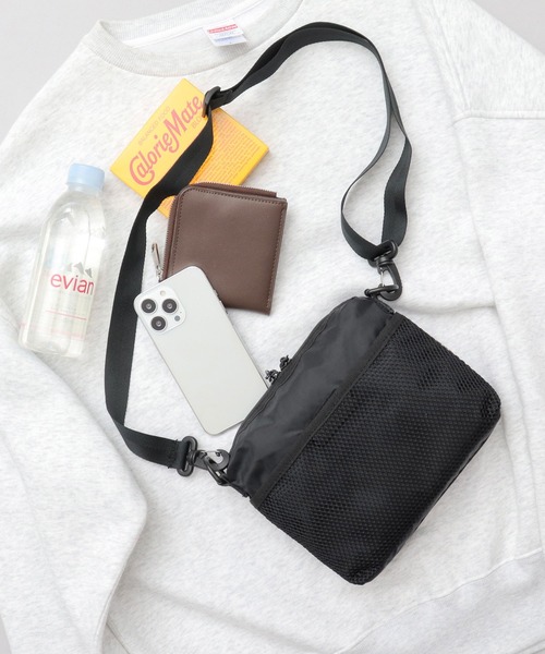 WILDERNESS EXPERIENCE(ウィルダネスエクスペリエンス)の「日本製 リップストップナイロン ミニサコッシュ(ショルダーバッグ・メンズ・ブラック・FREE)」の5枚目の写真