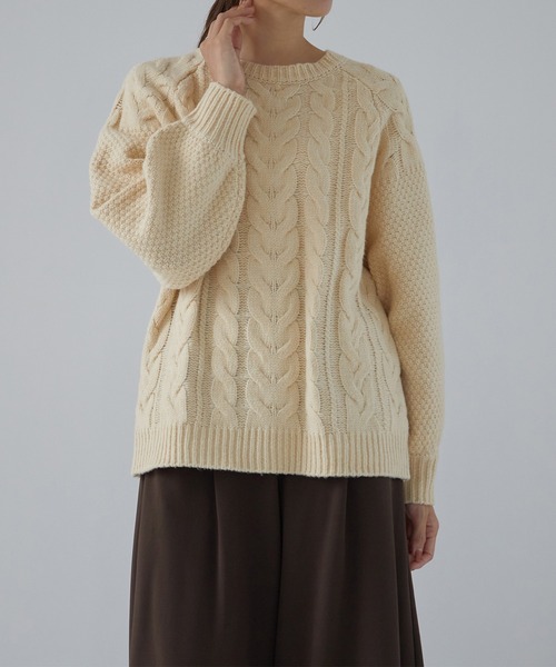 for/c(フォーシー)の「ケーブル編みゆるニットプルオーバー【サスティナブル】(ニット/セーター・レディース・ベージュ/アイボリー/グレー・M/L)」の15枚目の写真