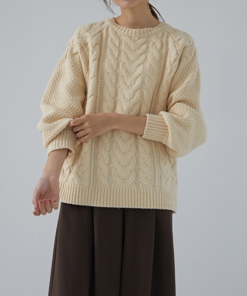 for/c(フォーシー)の「ケーブル編みゆるニットプルオーバー【サスティナブル】(ニット/セーター・レディース・ベージュ/アイボリー/グレー・M/L)」の8枚目の写真