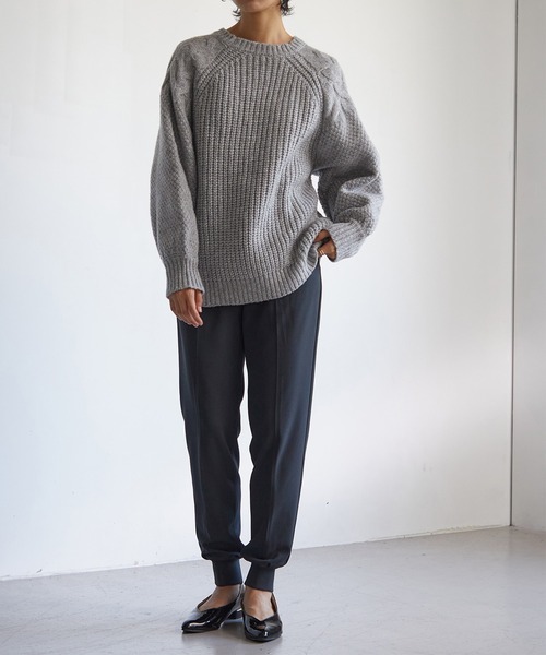 for/c(フォーシー)の「ケーブル編みゆるニットプルオーバー【サスティナブル】(ニット/セーター・レディース・ベージュ/アイボリー/グレー・M/L)」の7枚目の写真