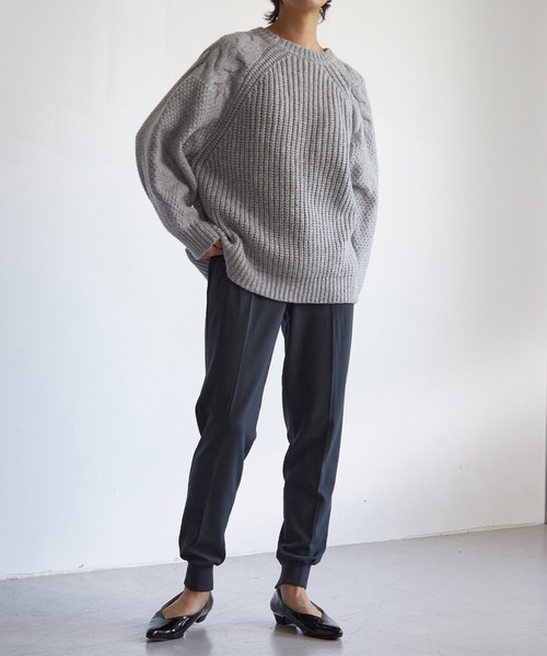 for/c(フォーシー)の「ケーブル編みゆるニットプルオーバー【サスティナブル】(ニット/セーター・レディース・ベージュ/アイボリー/グレー・M/L)」の17枚目の写真