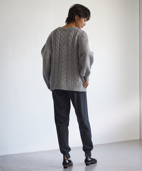 for/c(フォーシー)の「ケーブル編みゆるニットプルオーバー【サスティナブル】(ニット/セーター・レディース・ベージュ/アイボリー/グレー・M/L)」の11枚目の写真