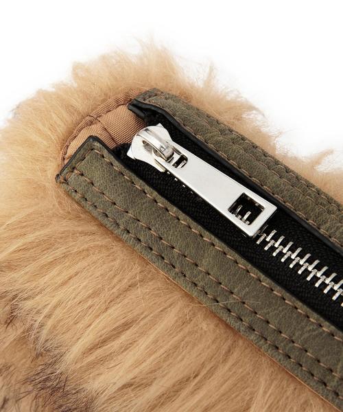 Another Edition(アナザーエディション)の「フェイクファークラッチバッグ/ AE FakeFUR CLT(クラッチバッグ・レディース・ベージュ/ロイヤルブルー・フリー)」の5枚目の写真