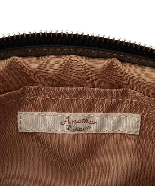 Another Edition(アナザーエディション)の「フェイクファークラッチバッグ/ AE FakeFUR CLT(クラッチバッグ・レディース・ベージュ/ロイヤルブルー・フリー)」の7枚目の写真