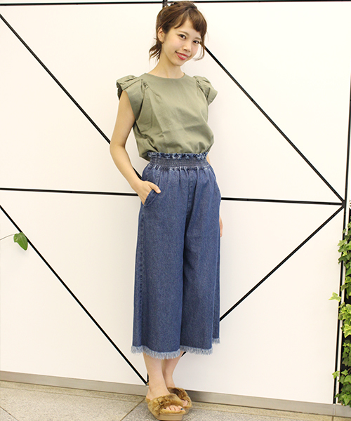 Kastane（カスタネ）の「【Kastane】袖ギャザーブラウス（シャツ/ブラウス・レディース・カーキ/レッド/ブラック/アイボリー・FREE）」の7枚目の写真