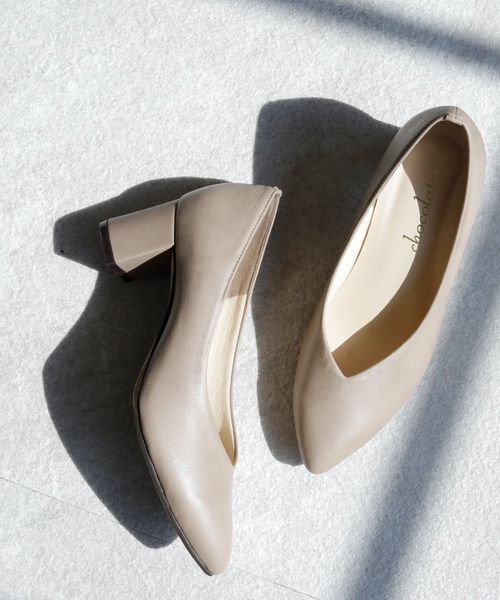 晴雨兼用 アーモンドトゥ Vカット ストレッチパンプス【日本製】(パンプス)|chocolates(チョコラテス)