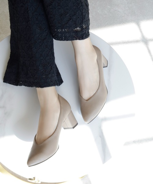 晴雨兼用 アーモンドトゥ Vカット ストレッチパンプス【日本製】（パンプス）｜chocolates（チョコラテス）