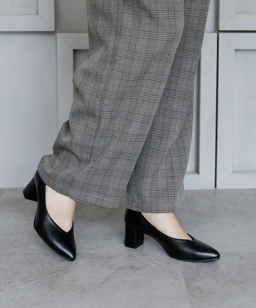 晴雨兼用 アーモンドトゥ Vカット ストレッチパンプス【日本製】（パンプス）｜chocolates（チョコラテス）