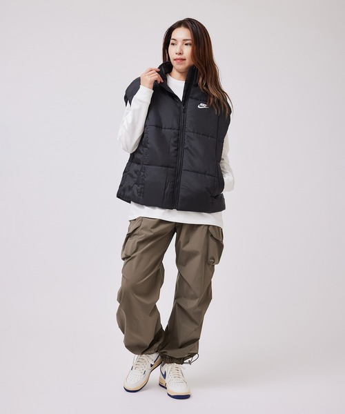 NIKE(ナイキ)の「【NIKE】ナイキ スポーツウェア クラシック ウィメンズ Therma-FIT ベスト(ダウンベスト・レディース・ブラック・M/S)」の3枚目の写真