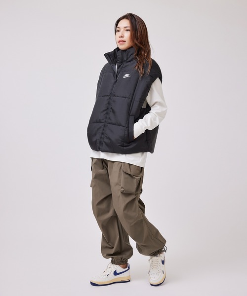 NIKE(ナイキ)の「【NIKE】ナイキ スポーツウェア クラシック ウィメンズ Therma-FIT ベスト(ダウンベスト・レディース・ブラック・M/S)」の11枚目の写真