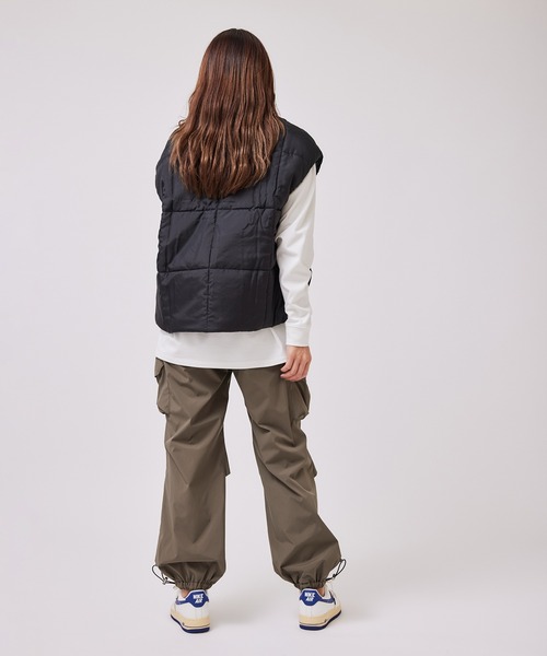 NIKE(ナイキ)の「【NIKE】ナイキ スポーツウェア クラシック ウィメンズ Therma-FIT ベスト(ダウンベスト・レディース・ブラック・M/S)」の5枚目の写真