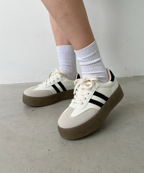 CLEA(クレア)の「ダブルライン厚底ジャーマンスニーカー(スニーカー・レディース・ブラック/アイボリー/ホワイト/ブラック系その他・M/S/L/23.5cm/24.5cm)」の5枚目の写真