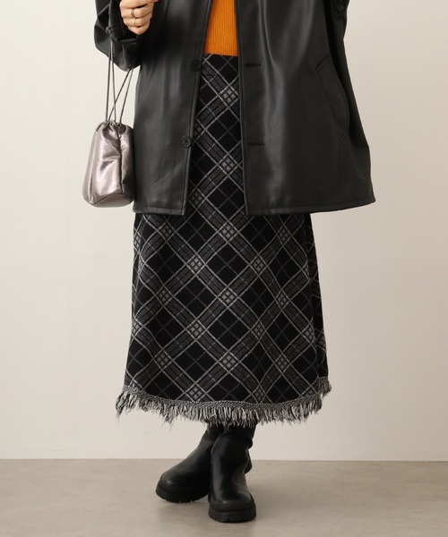 FUNALIVE（ファンアライブ）の「je crois soi チェック柄ジャカードニットスカート（スカート・レディース・ベージュ/ブラック/オフホワイト/ブラウン/グレー/ブラック系その他/グレー系その他/ベージュ系その他・FREE）」の4枚目の写真