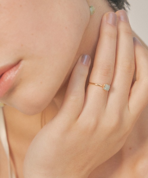 unsheer(アンシアー)の「gem stone ring / サイズ調節可能(リング・レディース・ローズ系2/ホワイト×シルバー/ライトイエロー系1/ライトグリーン系2/ローズ系1/ホワイト×ゴールド/ライトイエロー系2/ライトグリーン系1・FREE)」の4枚目の写真