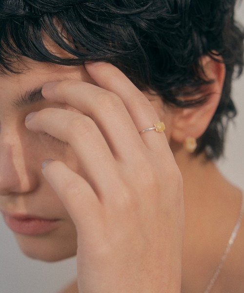 unsheer(アンシアー)の「gem stone ring / サイズ調節可能(リング・レディース・ローズ系2/ホワイト×シルバー/ライトイエロー系1/ライトグリーン系2/ローズ系1/ホワイト×ゴールド/ライトイエロー系2/ライトグリーン系1・FREE)」の5枚目の写真