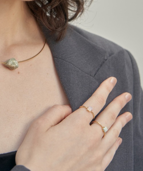 unsheer(アンシアー)の「gem stone ring / サイズ調節可能(リング・レディース・ローズ系2/ホワイト×シルバー/ライトイエロー系1/ライトグリーン系2/ローズ系1/ホワイト×ゴールド/ライトイエロー系2/ライトグリーン系1・FREE)」の9枚目の写真