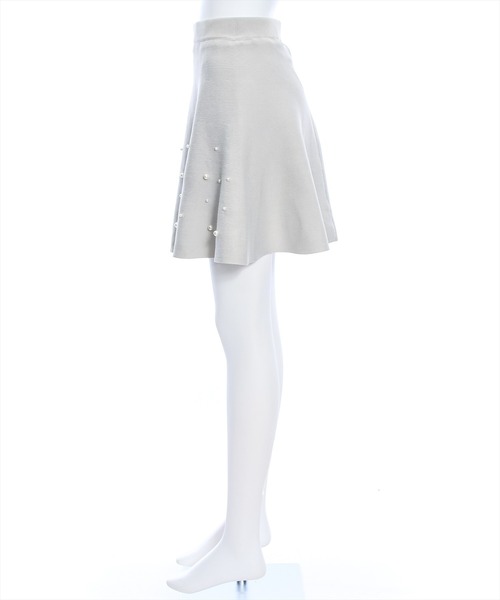 clear（クリア）の「インパン付きパールニットフレアスカート（スカート・レディース・ブラック/グレイッシュベージュ・F）」の4枚目の写真